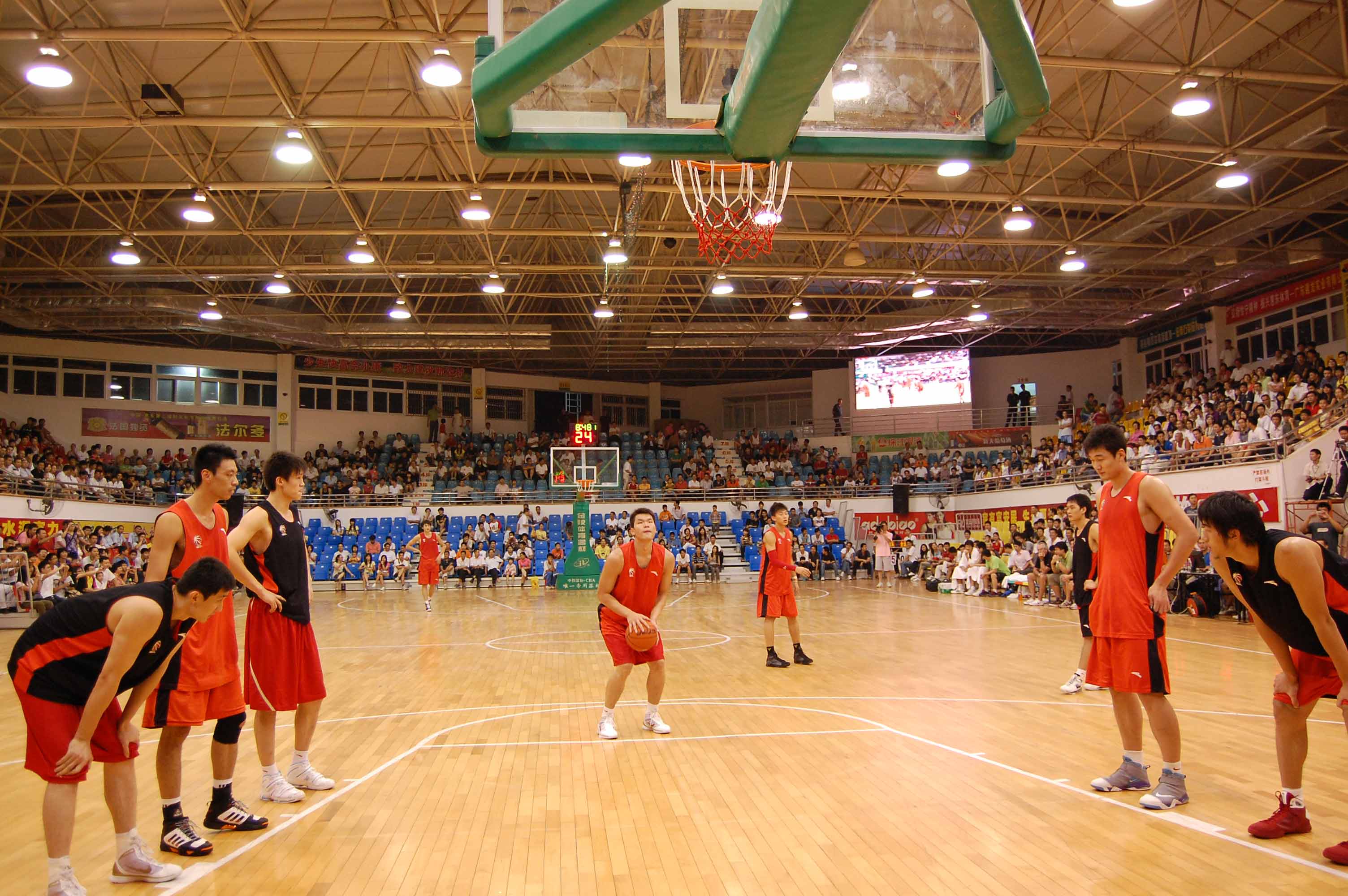 該怎么挑選運動木地板的面板